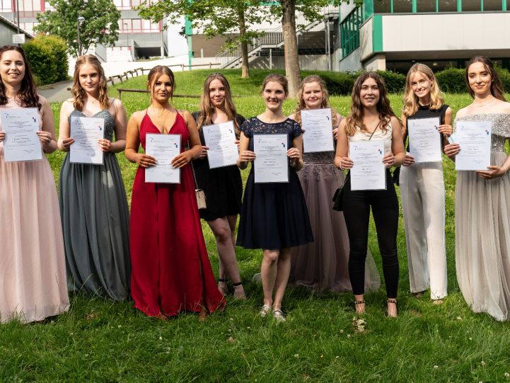 Olsberger Schülerinnen erhalten Abiturpreis